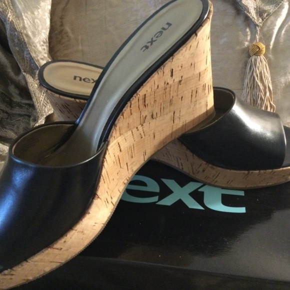 New with  original box black leather sandals - Picture 2 of 5